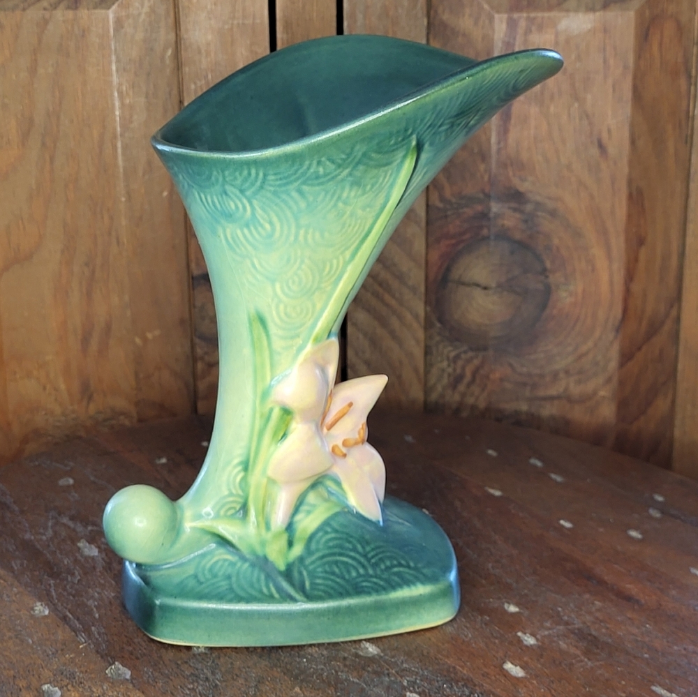 Roseville Zephyr Vase - Picture 12 of 17